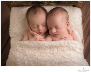 sister twins newborn baby girls